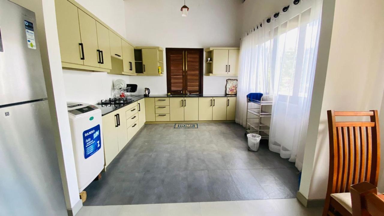 Travel Inn Deluxe Anniewatta كاندي المظهر الخارجي الصورة